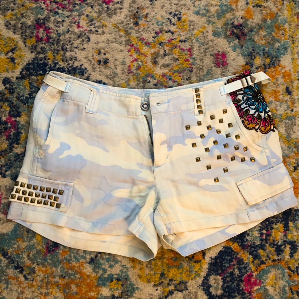Da Nang, size M, Army silk sky blue short.